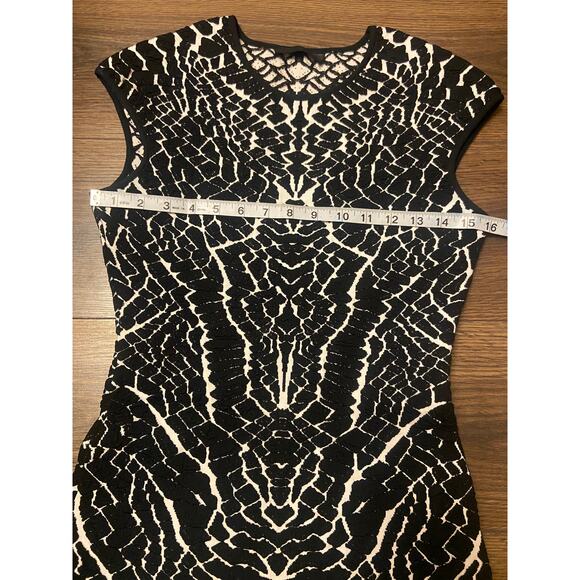 EUC RVN alligator reptile print dress sz: M - Picture 10 of 10